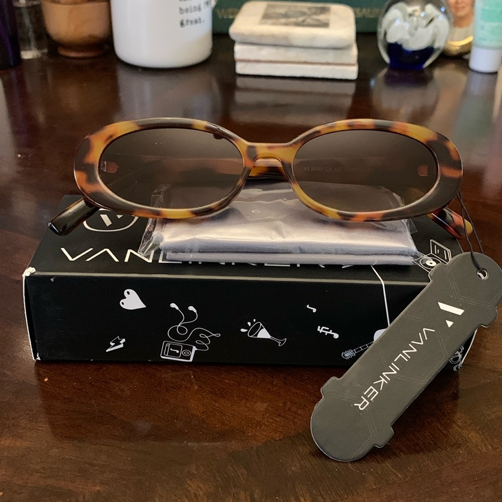 Vanlinker polarized retro tortoise shell sunglasses NIB with cleaning cloth.